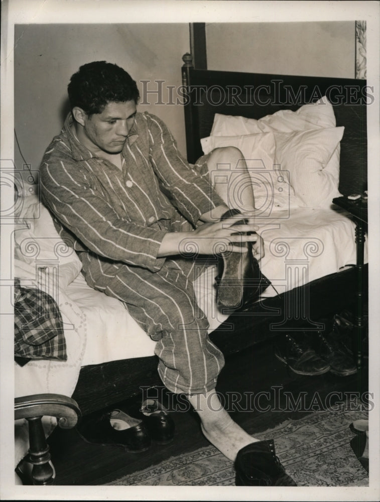 1940 Press Photo Carmel NY Arturo Godoy boxer at training camp - nes33586 - Historic Images