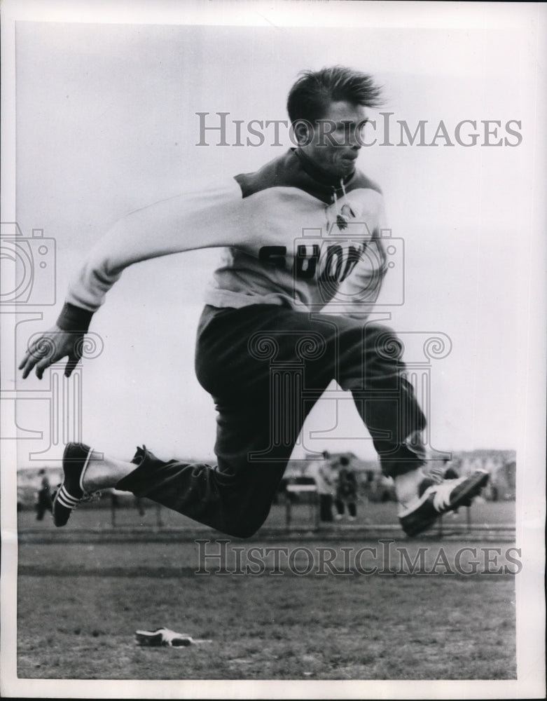 1956 Press Photo Tapio Lehto track training at Melbourne Australia Olympics - Historic Images