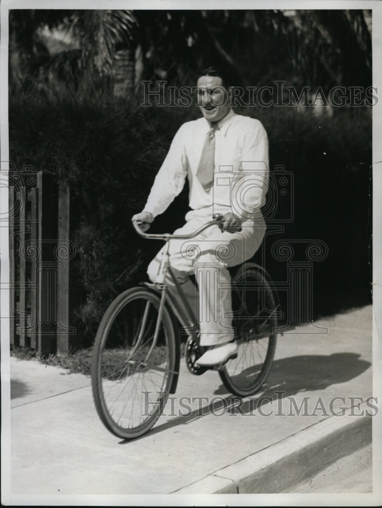 1934 Press Photo Tommy Loughran boxer on bike at training in Palm Beach Florida - Historic Images