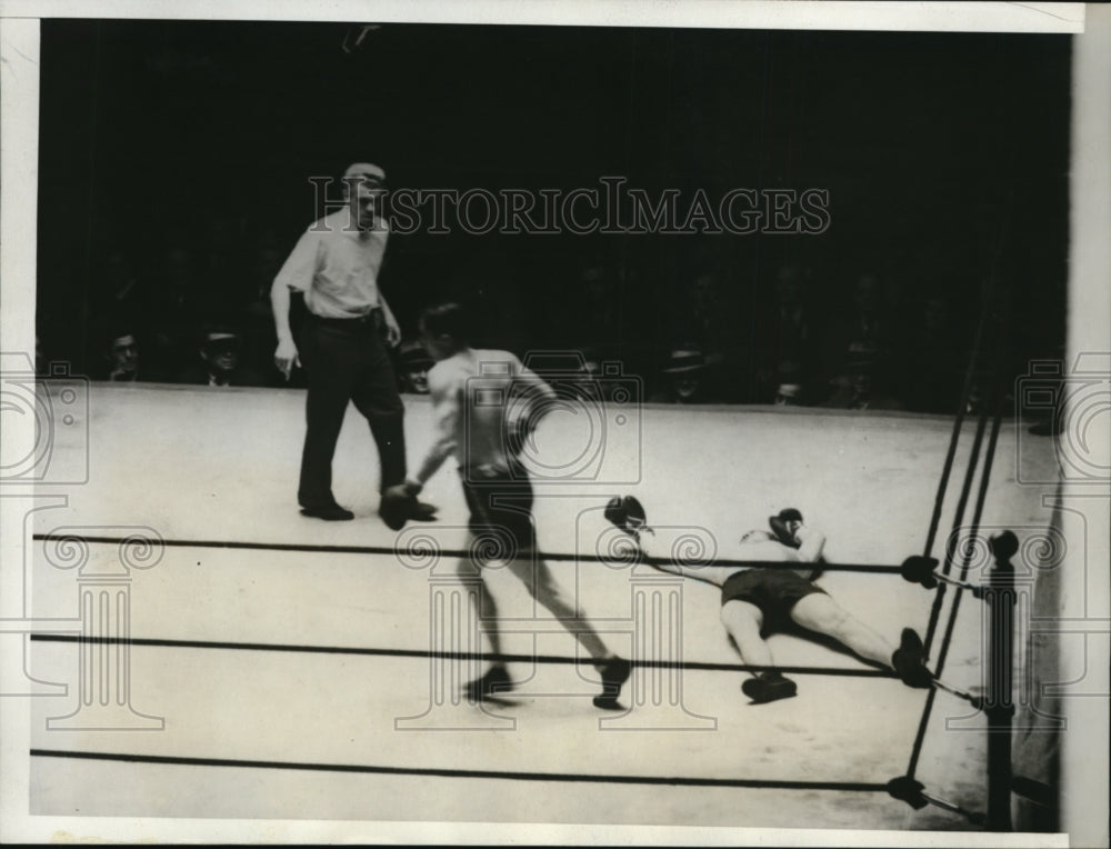 1931 Press Photo Ed McCarthy on canvas vs Charles Widner at NYC boxing- Historic Images