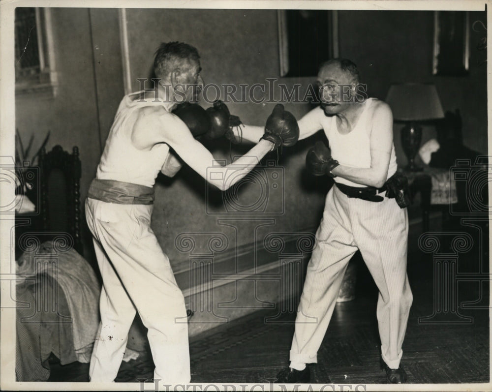 1937 Press Photo Morris Breuer age 72 & Ellis Getzler age 72 boxing- Historic Images