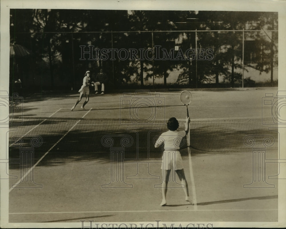 1935 Press Photo Jean Van Den Bosch goes to the net to score on Marta Barnett - Historic Images