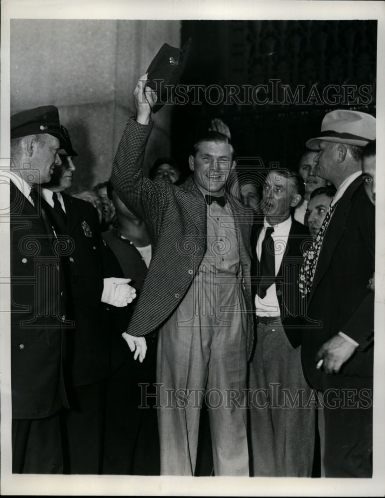 1937 Press Photo Tommy Farr British boxer in NYC for bout vs Joe Louis - Historic Images