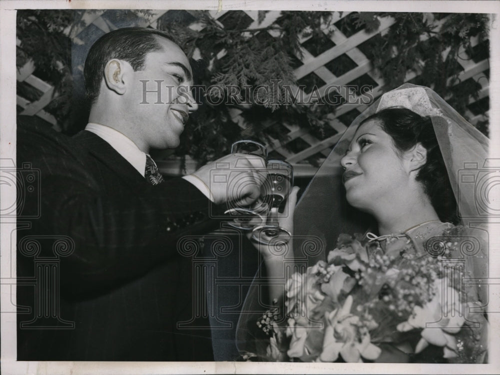 1937 Press Photo Boxer Barney ross & bride Pearl Siegel at Chicago wedding- Historic Images