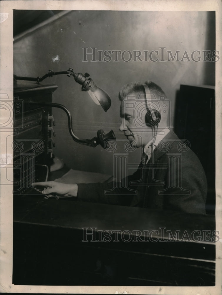 1922 Press Photo David Hobb, Blind Telephone Operator - Historic Images