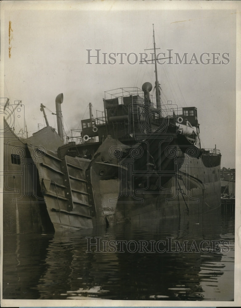 1926 Press Photo Oil Tanker Agwisun Blew Up in New Jersey - Historic Images