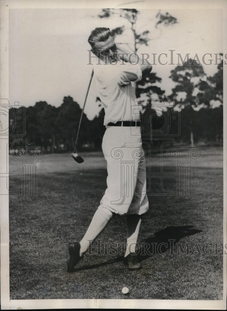 1933 Press Photo George Pipgras, Ace Pitcher of The New York Yankees Plays Golf - Historic Images