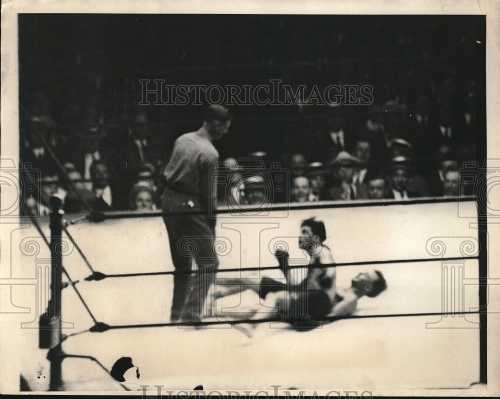 1923 Press Photo Carl Tremaine and Harry Gordon KO Each Other at Same Time - Historic Images