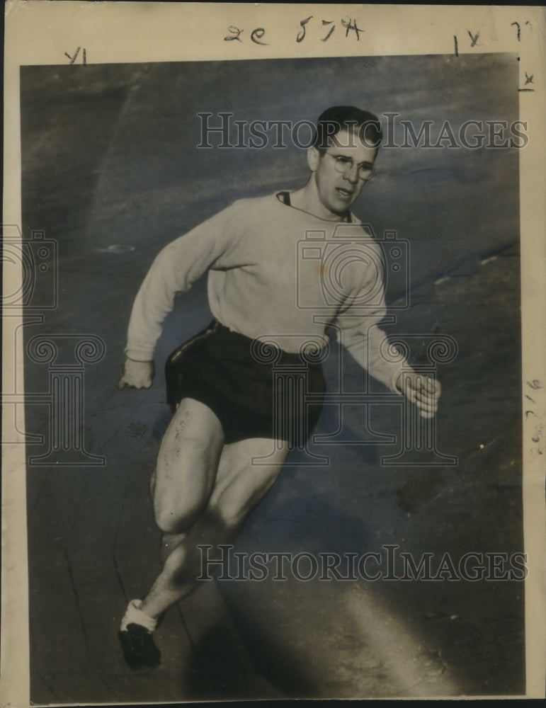 Runner Gilbert Dodds - Historic Images