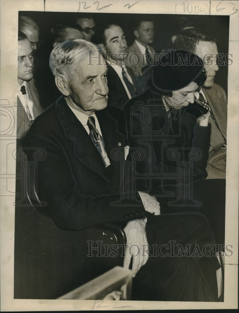 1950 Press Photo Dunn Sr. and Mrs. Robert Dunn Jr., in courtroom - noo10313-Historic Images