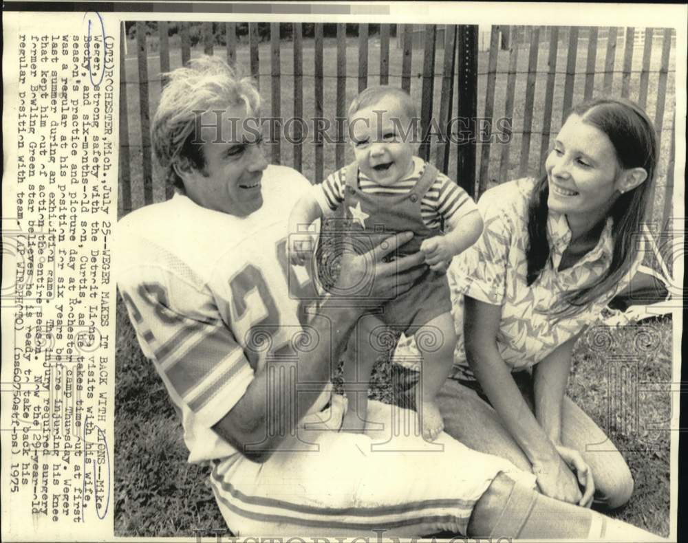 1975 Press Photo Mike Weger of Detroit Lions with Wife Becky & Son Curtis- Historic Images