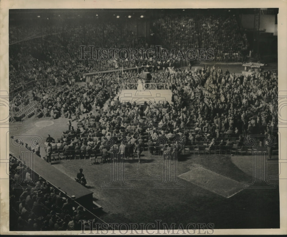 Press Photo Spectators at boxing match in Louisiana - nox21399- Historic Images