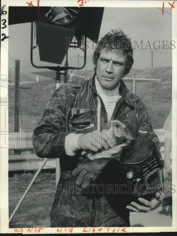 1981 Press Photo Doug Barr in a scene from The Fall Guy, on ABC.