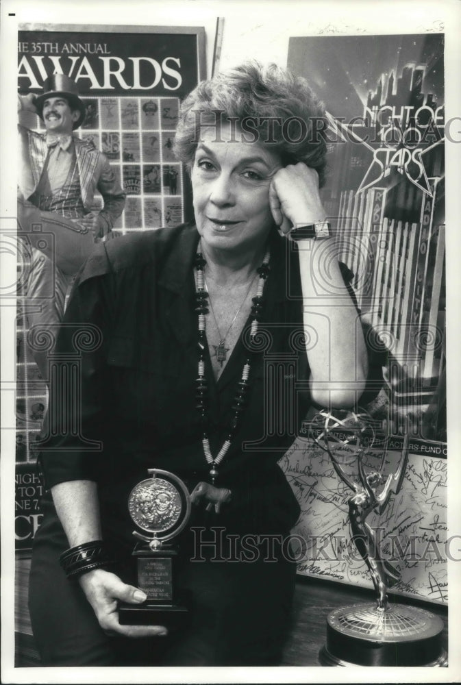 1986 Press Photo Hildy Parks American Actress Tony Award New York Office - Historic Images