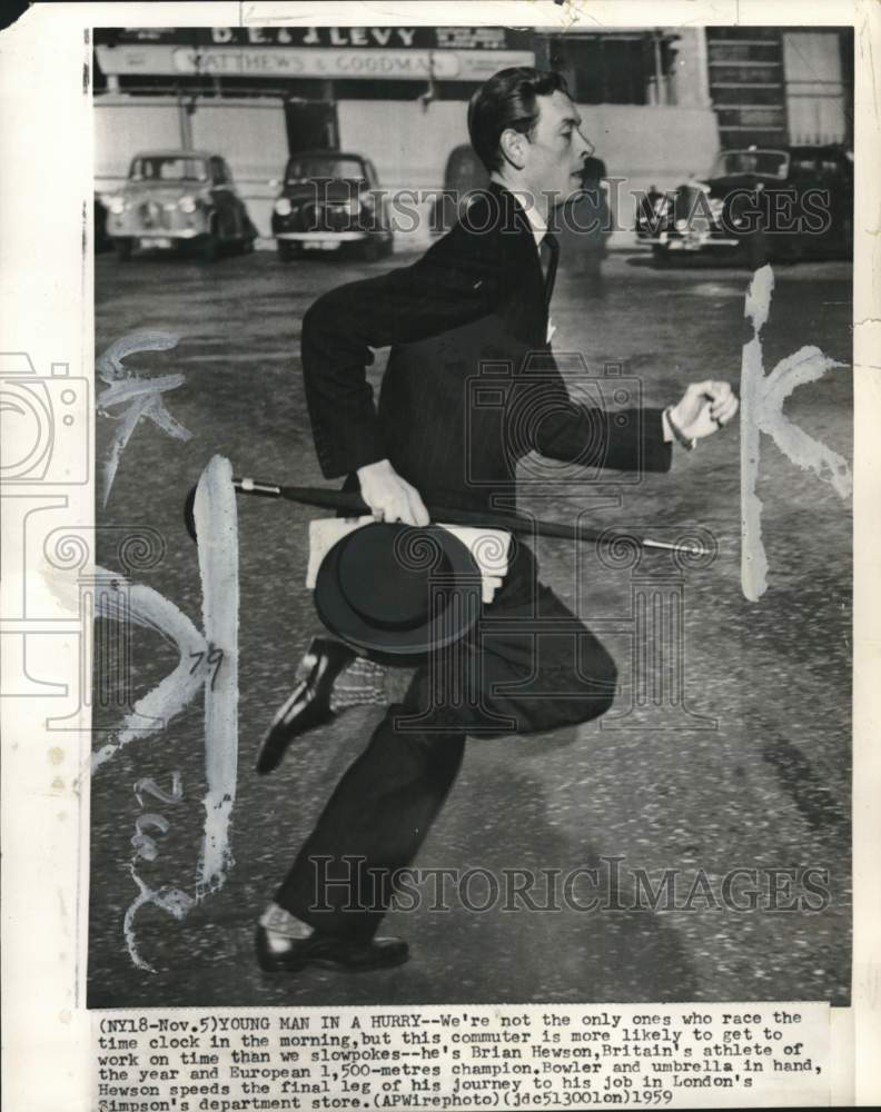 1959 Press Photo British Athlete Brian Hewson Running to Work in London - Historic Images
