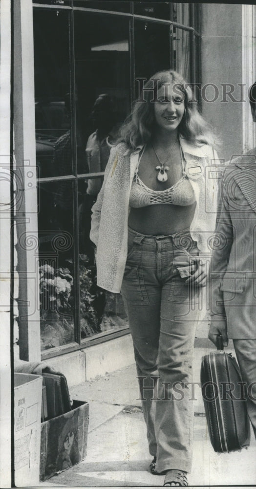 1974 Press Photo Bosoms on Parade-Braless Fashions