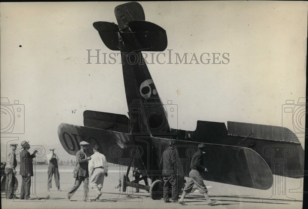 1927 Press Photo E E Ballough in plane crashed on Montana Field - spx03366-Historic Images