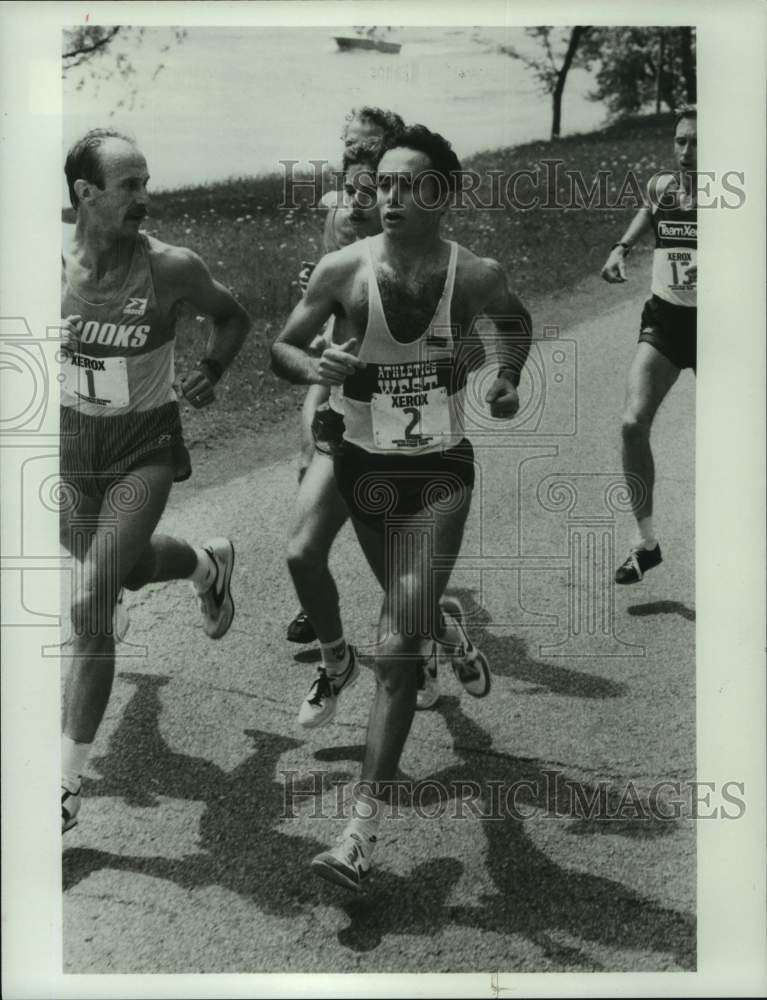 Press Photo Runner Alberto Salazar passes competitors in Albany, New York race- Historic Images