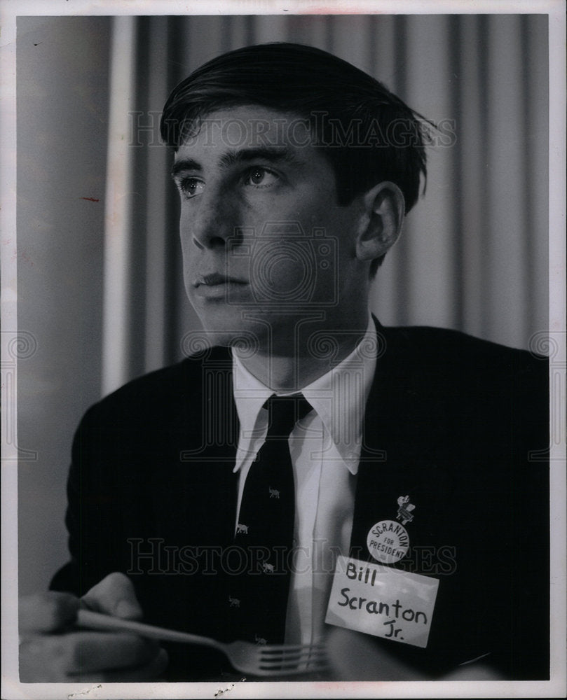 1964 Press Photo Scranton William speak table - DFPD14347- Historic Images