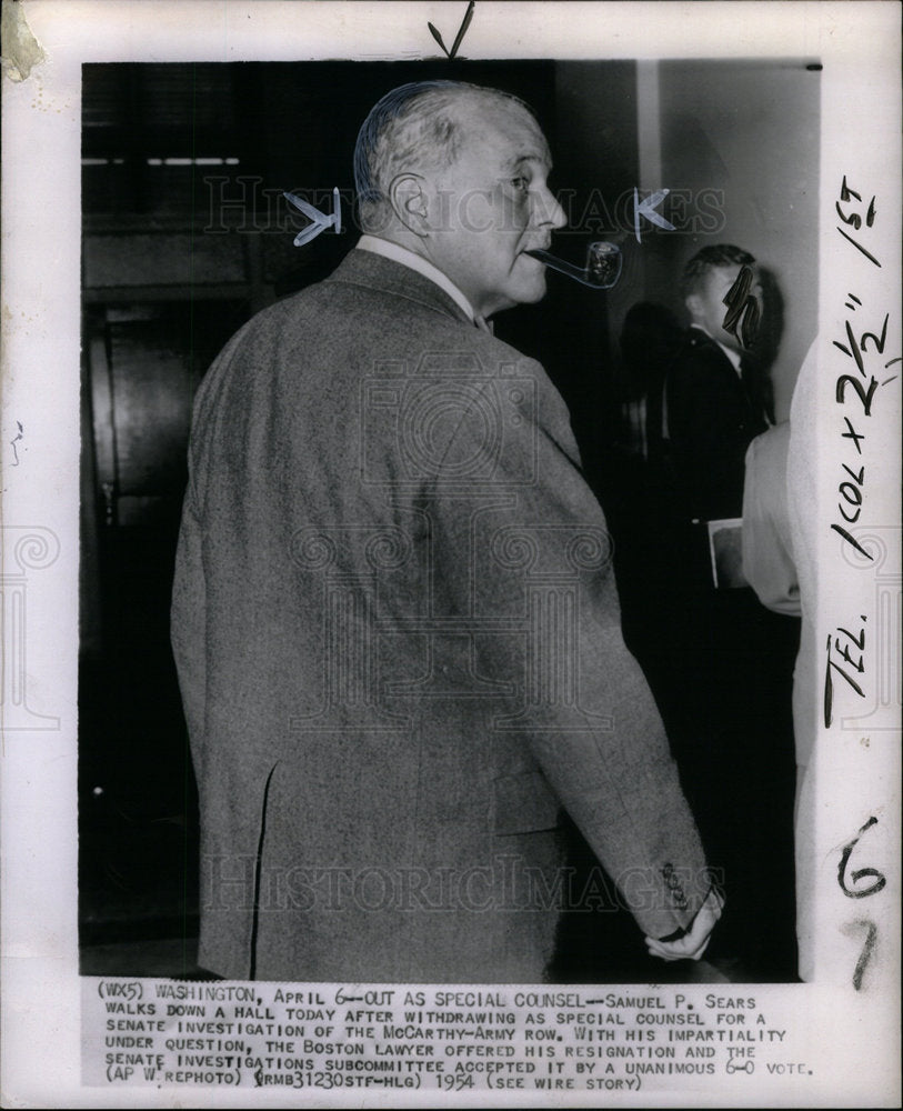 1954 Press Photo Samuel P Sears walks down a hall - DFPD15077- Historic Images