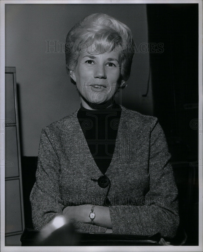 1966 Press Photo Shirley Shahan Drag On Lady - DFPD15351- Historic Images