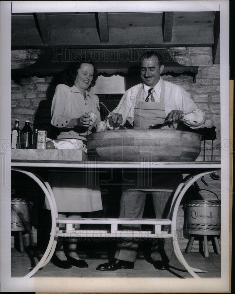 1947 Press Photo Albert Paul Mantz Aviator Consultant - DFPD15421- Historic Images