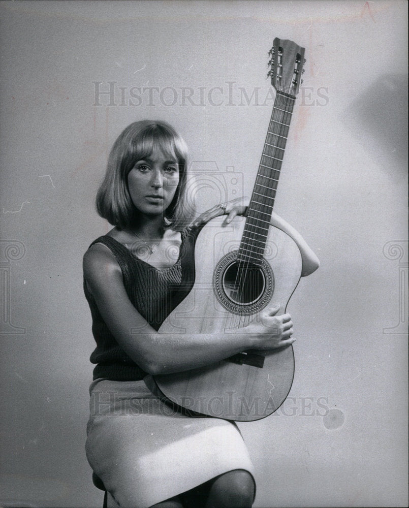 1965 Press Photo Andrea Martin Actress Comedian - DFPD16715- Historic Images