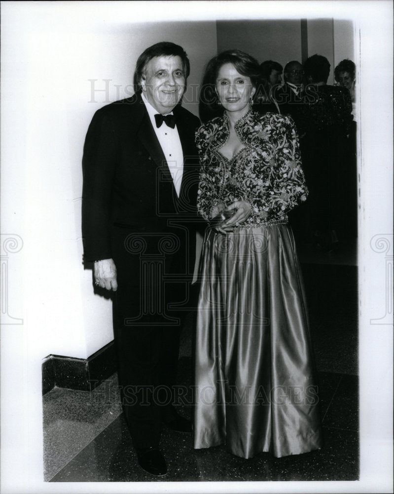 1990 Press Photo Edmund Ahee wife Christmas ball - DFPD17149- Historic Images