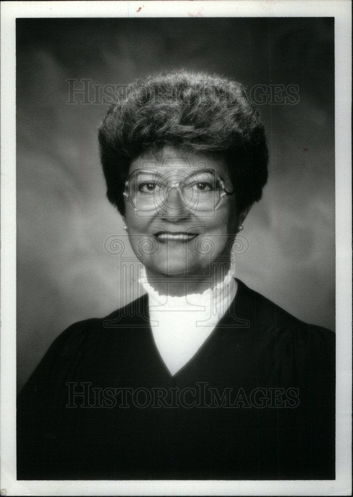 1988 Press Photo Y. Gladys Barsamian Juvenile Law Judge - DFPD18521- Historic Images