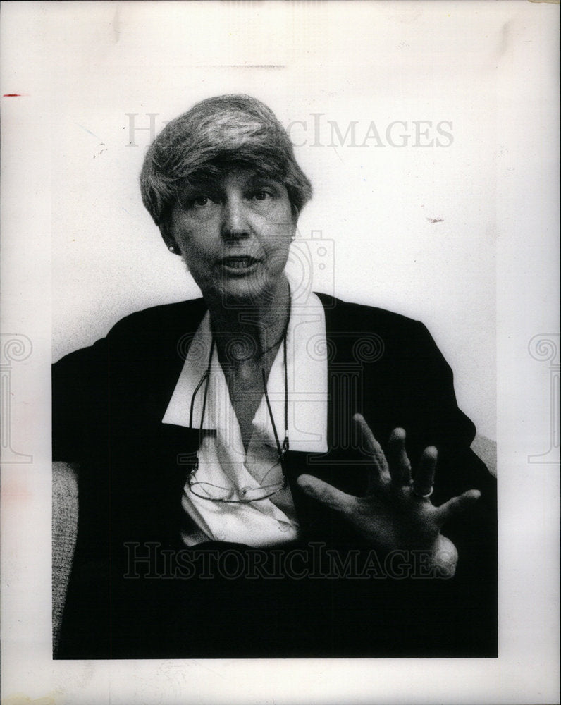 1989 Press Photo Patricia Wallet at her Institute - DFPD21381- Historic Images