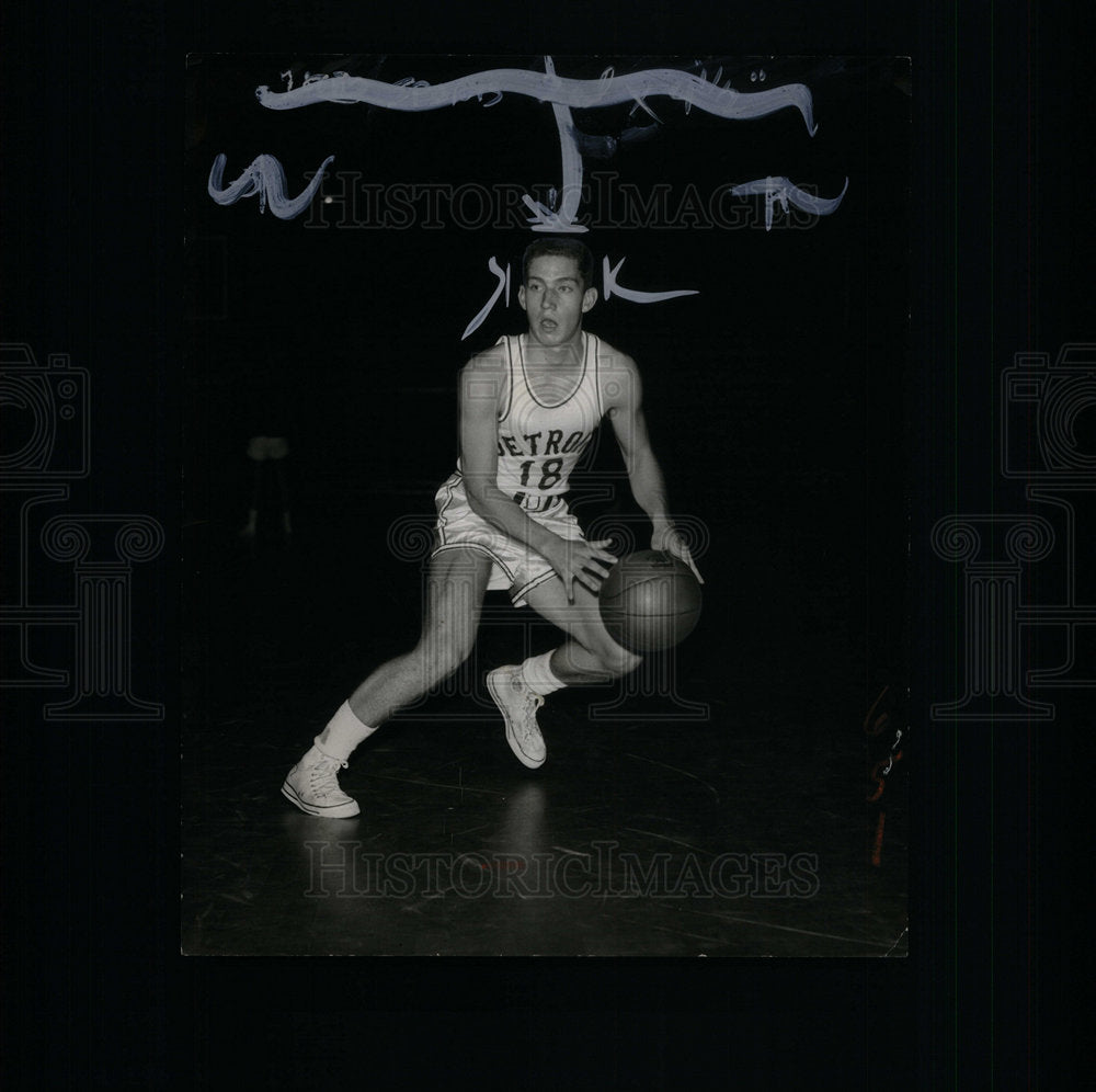 1952 Press Photo Mike Detroit W Titans - DFPD22043- Historic Images