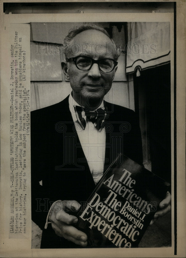 1974 Press Photo daniel boorstin pulitzer price - DFPD22327- Historic Images