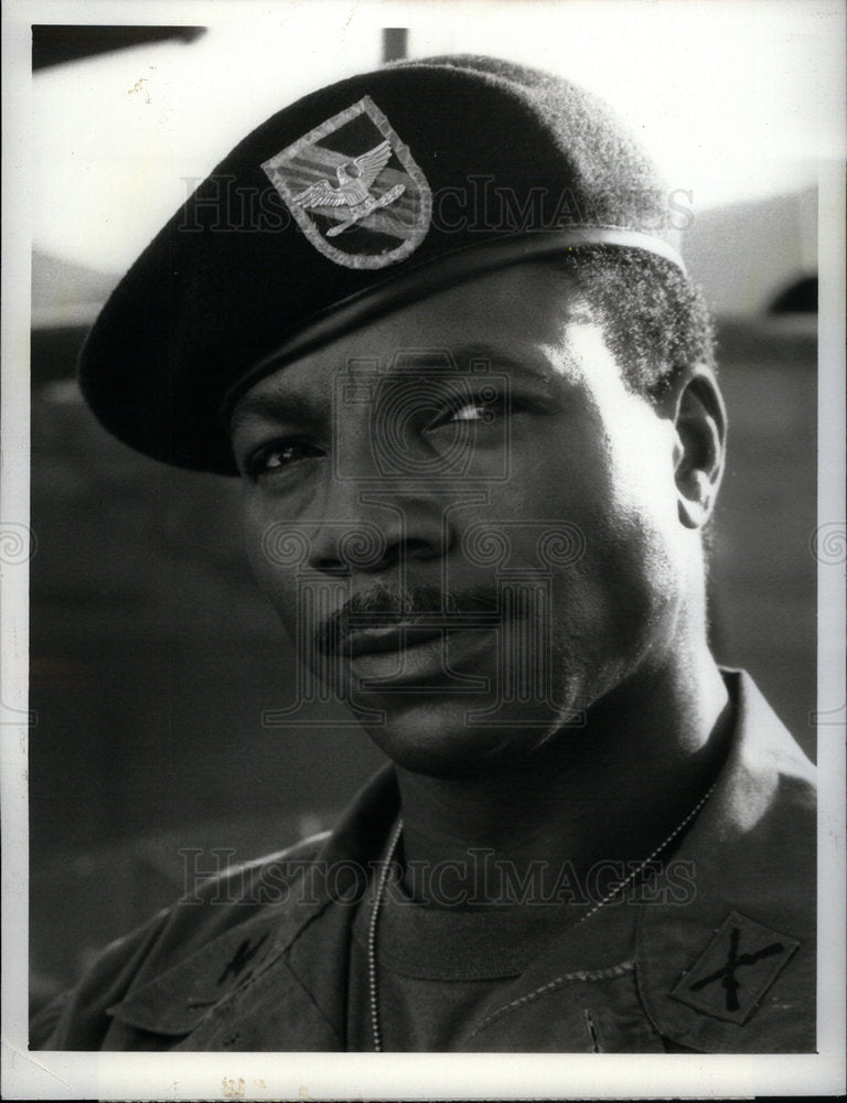 1989 Press Photo Carl Weathers &quot;Tour of Duty&quot; CBS - DFPD23181- Historic Images