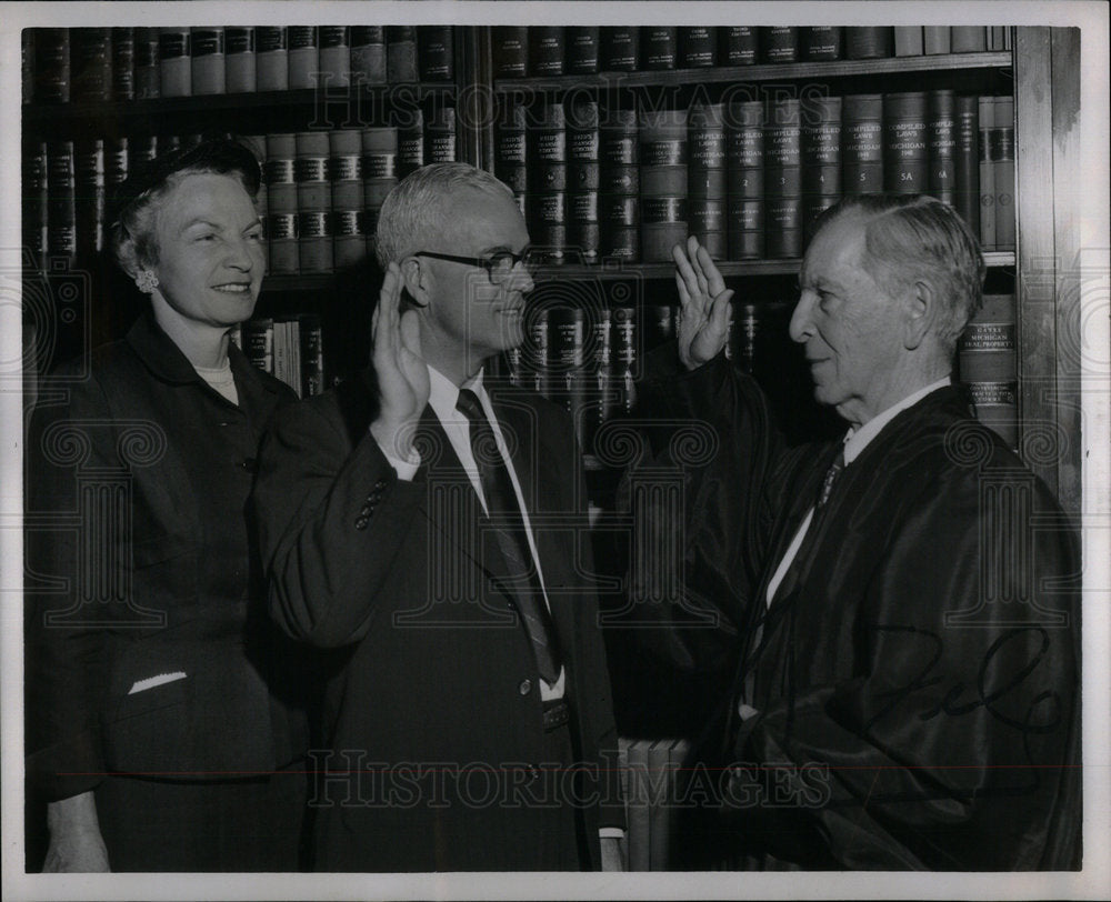 1954 Press Photo Judges Freeman  Simons- Historic Images