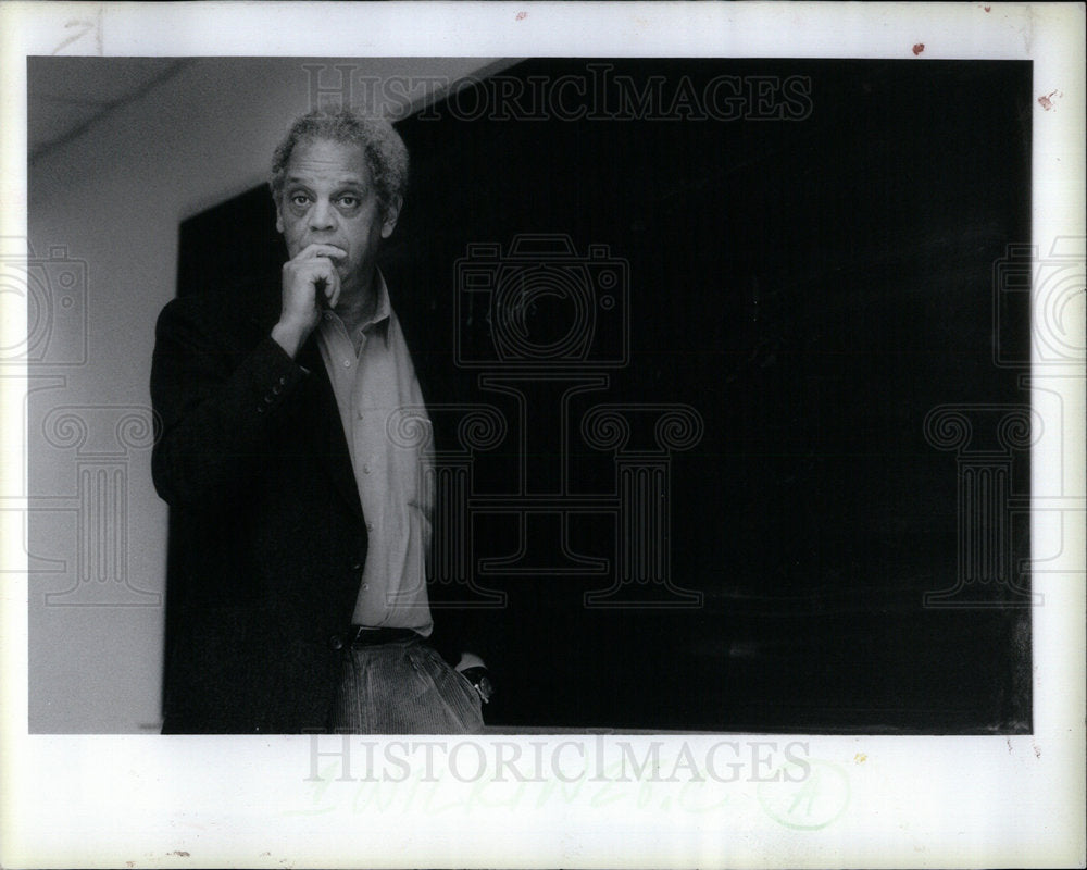 1989 Press Photo ROGER WILKINS African American civil- Historic Images