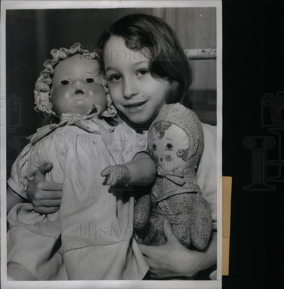 1934 Press Photo Leukemia Child with dolls- Historic Images