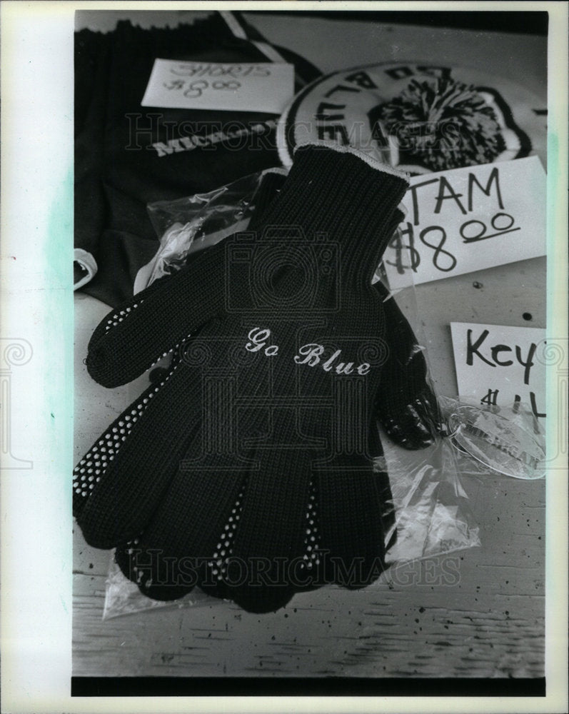 1985 Press Photo Go Blue Store Football Stadium Dollars - DFPD61389- Historic Images