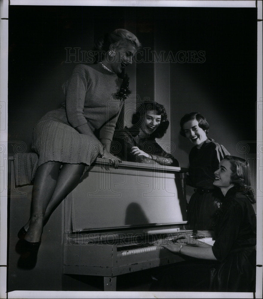 1952 Press Photo Miss DSR Club - DFPD62373- Historic Images