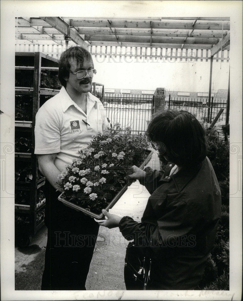 1980 Press Photo Franks Nursery Greg Miner Mrs. Milton - DFPD62957- Historic Images