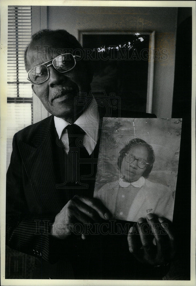 1981 Press Photo Rev. Eugene Benson mother funeral - DFPD63133- Historic Images