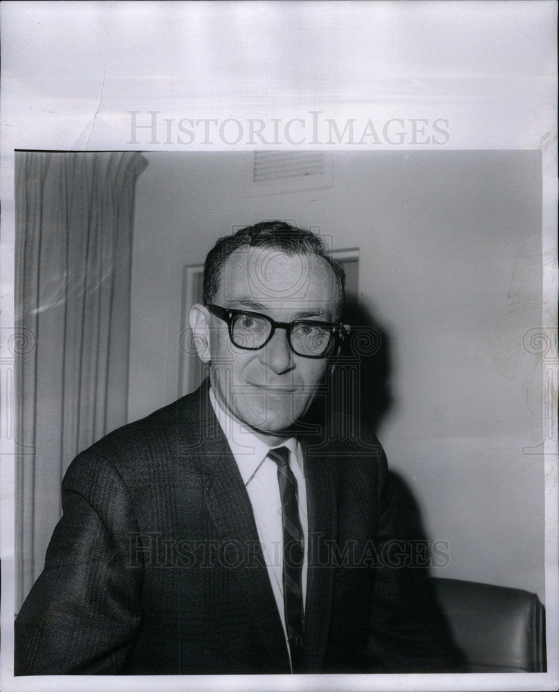 1966 Press Photo Attorney Jerry Raymond Livonia Mich. - DFPD63483- Historic Images