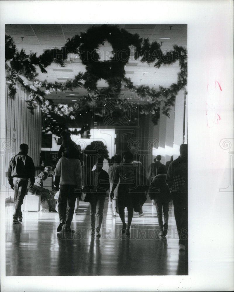 1988 Press Photo Stores Mich,.Crowd at Northland Mall - DFPD63819- Historic Images