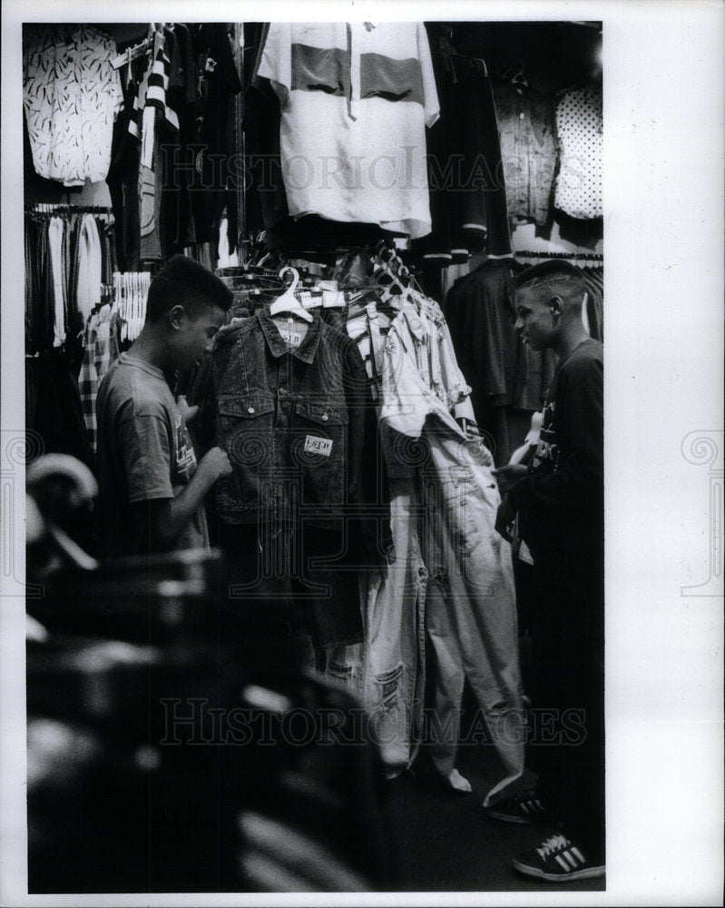 1990 Press Photo Northland Mall officer sears - DFPD63967- Historic Images