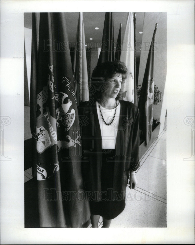 1991 Press Photo Lee Ann Redick Michigan flag - DFPD64547- Historic Images