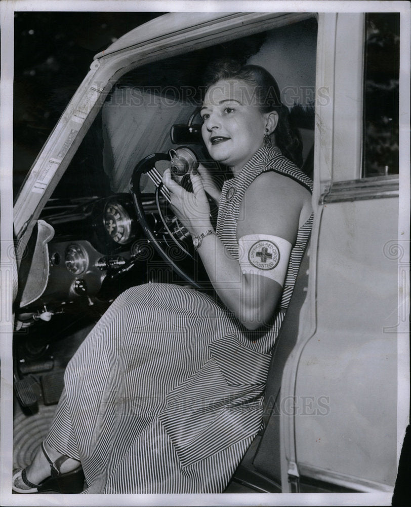 1954 Press Photo Isabelle Brown Red Cross- Historic Images