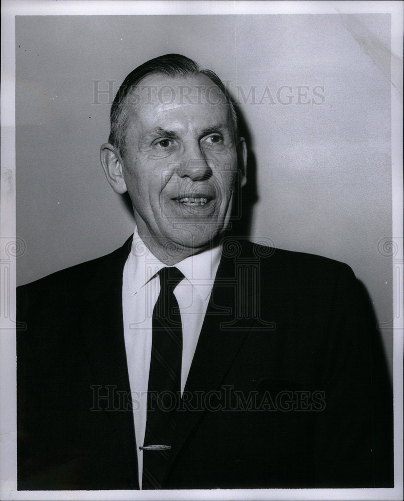 Press Photo Robert Reason Retirement - DFPD64791- Historic Images