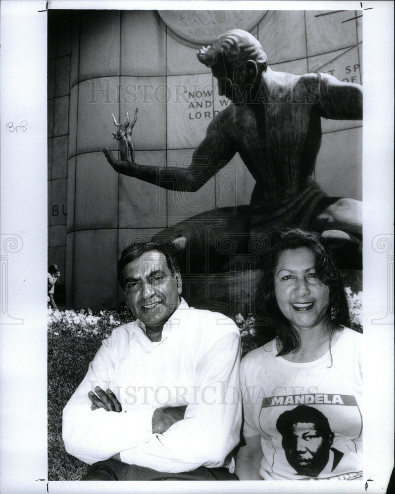 1990 Press Photo Abdulah Mohamed and wife Farida Omar- Historic Images