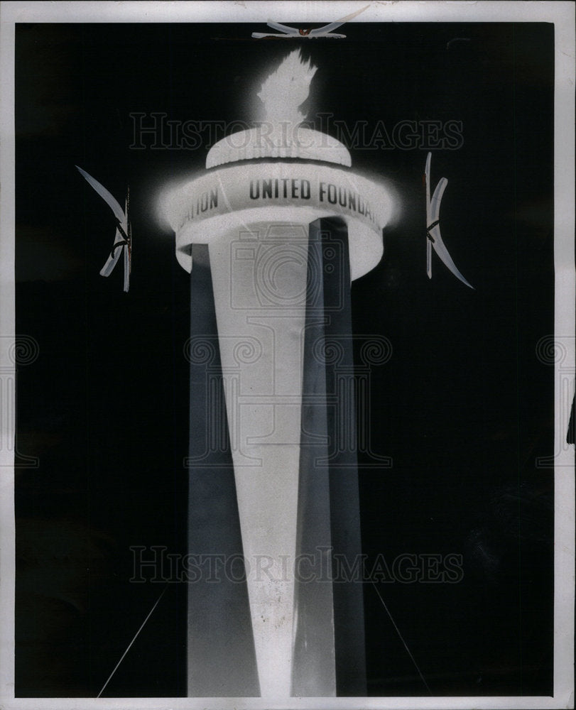 1958 Press Photo torch united foundation detroit- Historic Images