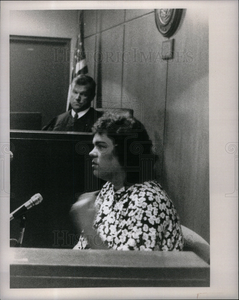 1989 Press Photo Suzanne Dehisle - DFPD66959- Historic Images