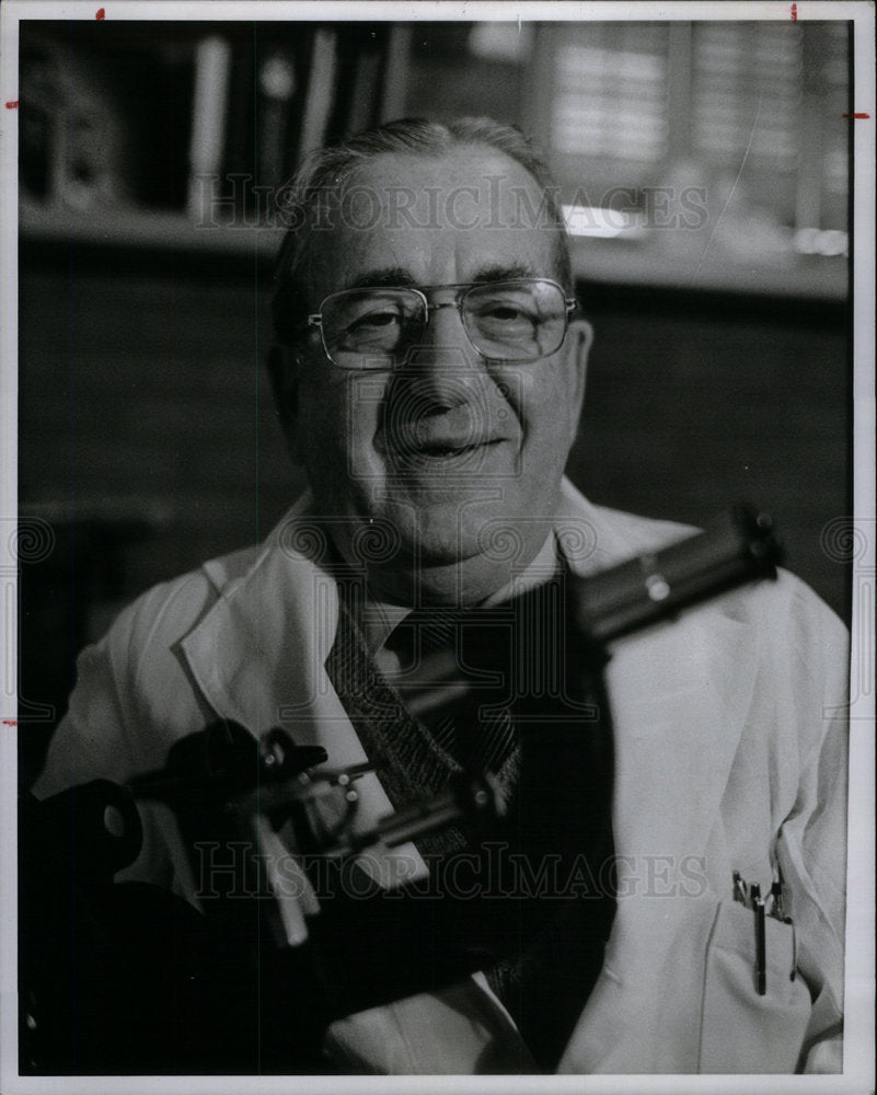 1975 Press Photo Maurice Croll Opthelmologist - DFPD67743- Historic Images